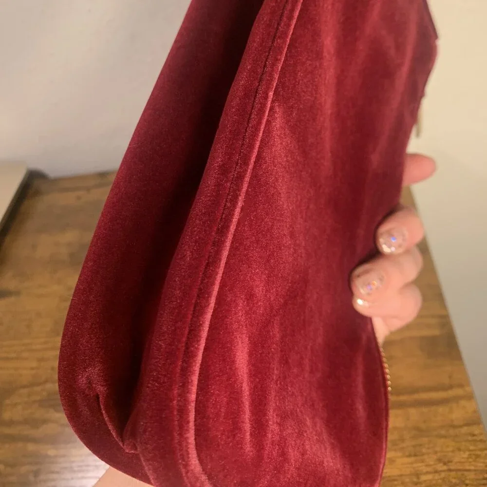 Velvet Gucci Beauty Limited Edition Makeup Bag - Picture 9 of 10
